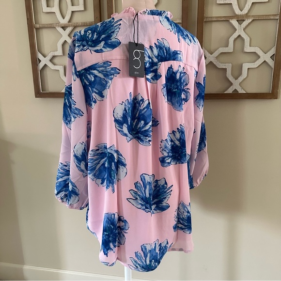 Women’s Size Medium Pink & Blue Gibson Floral Blouse - Picture 2 of 2